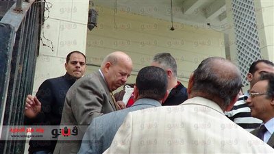 بالصور.. محافظ بورسعيد يناقش مشاكل أهالي «حي الزهور»