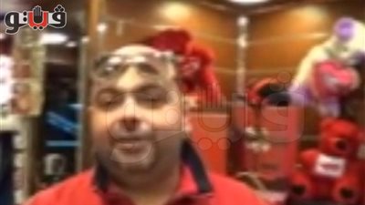 بالفيديو.. إقبال المواطنين على محال الهدايا والورود في عيد الحب