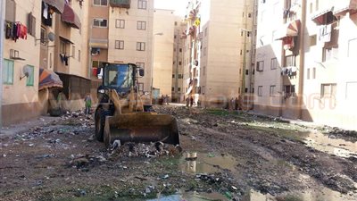 بالصور.. «ضواحي بورسعيد» يناشد المواطنين عدم إلقاء القمامة في المناور