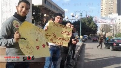 بالصور.. شباب الشرقية: إوعى تتهور وتجيب هدية