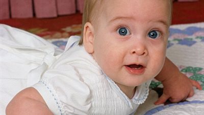 بالصور.. العائلة الملكية تنشر صورًا جديدة للأميرة «شارلوت»