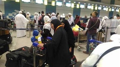 مطار القاهرة يستقبل ٢٥٠٠ معتمر على متن ١٣ رحلة