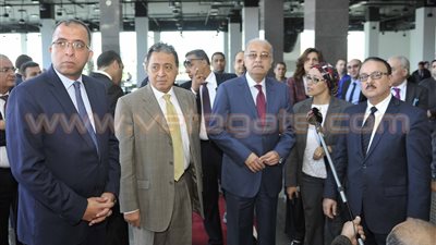 بالصور.. رئيس الوزراء يتفقد مستشفى الشيخ زايد