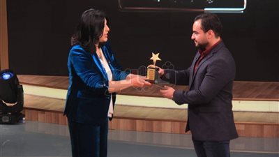 أمير كرارة وأكرم حسني وأمينة خليل يحصدون جوائز الأفضل باستفتاء «معكم»