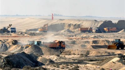 غدًا.. وفد البنك التجاري يزور موقع حفر قناة السويس الجديدة