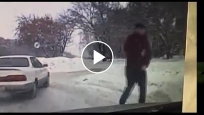 العناية الإلهية تنقذ طفلة بعد تعرضها لحادث دهس مروع (فيديو)