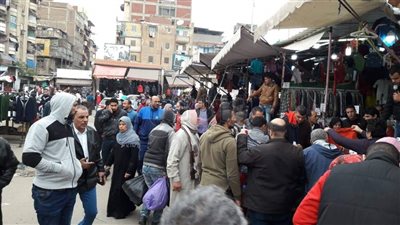 إقبال المواطنين من محافظات مصر على أسواق بورسعيد رغم برودة الطقس (صور)