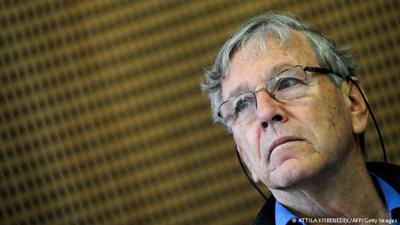 أبرز الداعمين لحل الدولتين.. من هو الروائي الإسرائيلي عاموس عوز؟