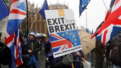 استطلاع: أكثر من نصف البريطانيين يريدون البقاء في الاتحاد الأوروبي