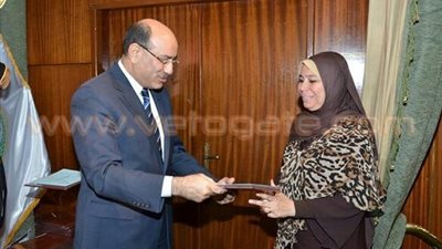 بالصور.. «جنينة» يُسلم شهادات تقدير للمتفوقين من أبناء موظفي الجهاز