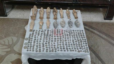 ضبط 280 قطعة أثرية بحوزة عاطل في أسيوط