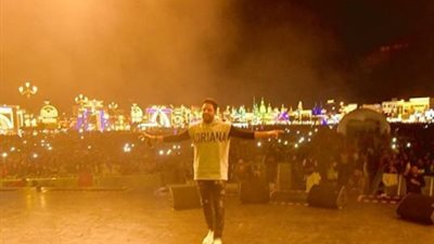 حماقي يشعل حفل القرية العالمية في دبي بحضور الآلاف (فيديو وصور)