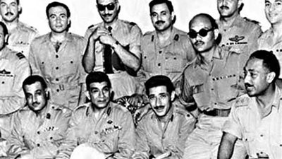 فلكية فرنسية تتنبأ بمستقبل رجال الثورة