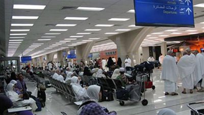 مطار القاهرة يستقبل 2188 معتمرا بعد أداء مناسك العمرة