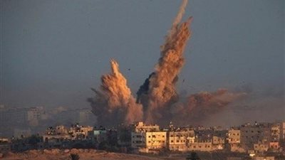 طائرات الاحتلال تقصف موقعا وسط غزة