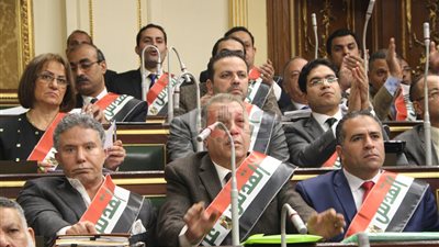 انتفاضة برلمانية لنصرة فلسطين.. النواب يحرصون على ارتداء وشاح «القدس عربية».. علي عبد العال: مصر بذلت الكثير لأجل القضية.. ومطالبات بقرار رسمي لمقاطعة المنتجات الأمريكية