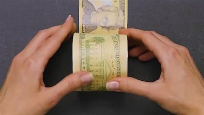 أفضل 4 طرق لتقديم المال كهدايا دون الشعور بالإحراج (فيديو)