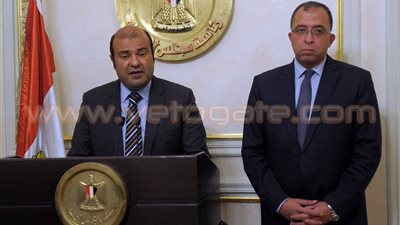 في مؤتمر صحفي على هامش اجتماع «المجموعة الاقتصادية».. العربي: برنامج الحكومة يراعي القيود التي تواجه مصر.. تمويل المشروعات القومية قضية أساسية.. حنفي: مجهودات جبارة لضبط الأسعار