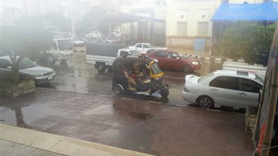 الأمطار تصيب الدقهلية بالشلل ووقف الصيد