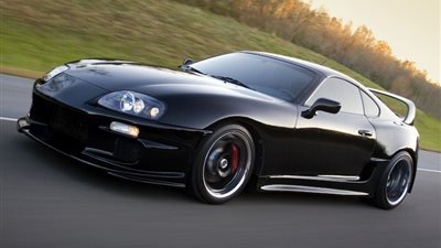 تويوتا Supra بأضواء أمامية مميزة مزودة بـ 3 مصابيح صغيرة