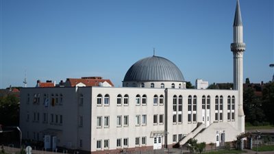 ألمانيا تتواصل مع السعودية وقطر للتعرف على مصادر تمويل المساجد