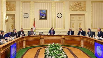 القائم بأعمال رئيس الحكومة يتابع موقف مشروع الـ١.٥ مليون فدان