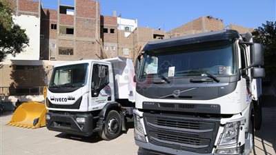 محافظ قنا يتسلم دفعة معدات نظافة بـ 10 ملايين و412 ألف جنيه (صور)