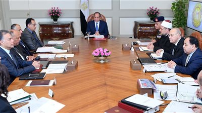 متحدث الرئاسة: السيسي يكلف بتطوير منظومة النقل في مصر.. والتصدي للتعديات وحماية أملاك الدولة.. ودعم المشروعات الناجحة.. يشدد على تطوير معامل تكرير البترول.. وحل مشكلات المصريين بالخارج