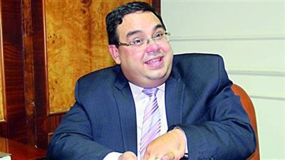 خبير اقتصادي يكشف حقيقة انخفاض سعر الدولار