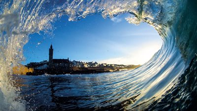 أفضل لقطات الأمواج حول العالم (فيديو وصور)