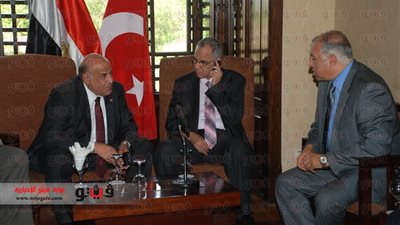 كمال: سيارات النظافة التركية تعمل في أحياء جنوب القاهرة