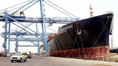 الموانئ الكويتية توقف حركة الملاحة البحرية لسوء الأحوال الجوية