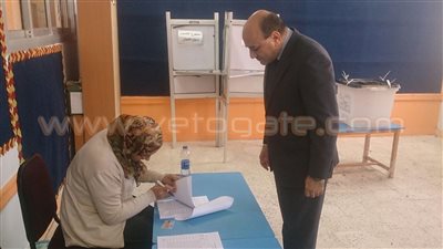 بالصور.. رئيس «المحاسبات» يدلي بصوته الانتخابي في القاهرة الجديدة