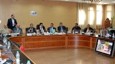 ‏محافظ الشرقية‬ يتابع انتخابات جولة الإعادة من غرفة العمليات