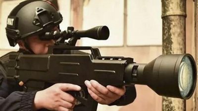 الصين تستحدث بندقية بالليزر تدمر الأنسجة البشرية على بعد نصف ميل