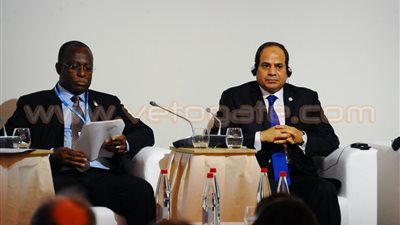 «السيسي وهولاند وكي مون» يشاركون في قمة أفريقيا بباريس