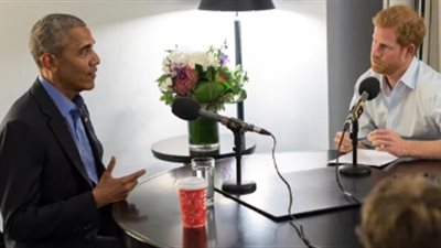 الأمير البريطاني «هاري» يجري لقاء إذاعيا مع «أوباما» (فيديو)