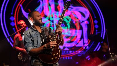 «مسار إجباري» تتألق بأغانيها في ساقية الصاوي (صور)