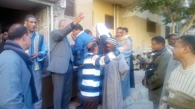 صرف 200 جنيه منحة المولد النبوي للعمالة غير المنتظمة بقنا (صور)