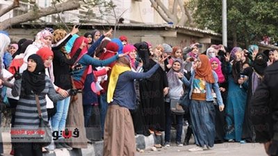 طالبات «الإرهابية» بالأزهر يقطعن شارع مصطفى النحاس