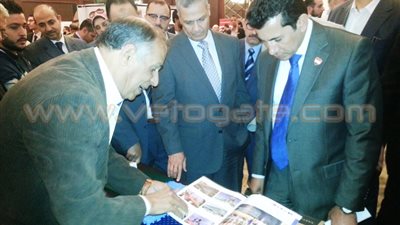 بالصور.. مساعد وزير الرياضة يفتتح معرض «الصناعات الرياضية»