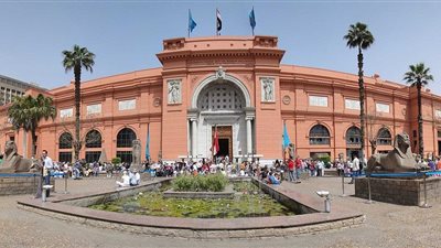 «الآثار» تدرس تطبيق برنامج الواقع الافتراضي على مقتنيات المتحف المصري