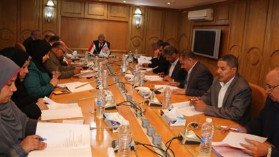 محافظ قنا ينذر الحضانات المخالفة لتوفيق أوضاعها وترخيص 60 جديدة (صور)