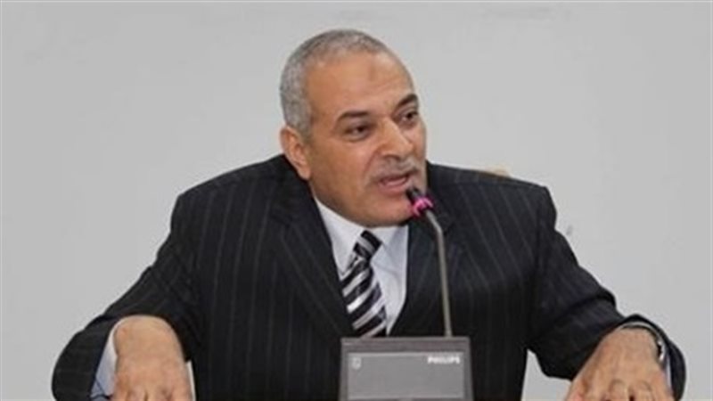 الدكتور عبدالعزيز