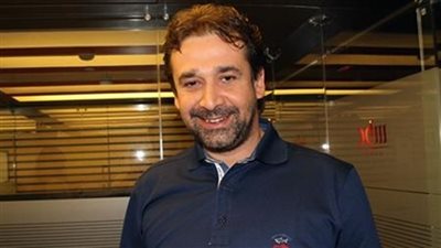 كريم عبدالعزيز يغادر مطار القاهرة لقضاء إجازة «الكريسماس» باليونان