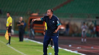 طارق يحيى يطير للسعودية لأداء مناسك العمرة