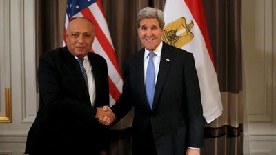 بالصور.. وزير الخارجية يلتقي نظيره الأمريكي في باريس