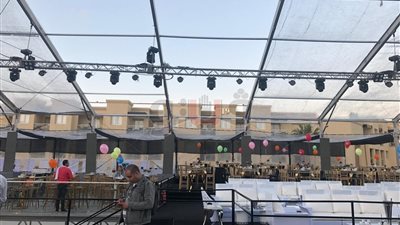 التجهيزات النهائية لحفل عمرو دياب برأس السنة في شرم الشيخ (صور)