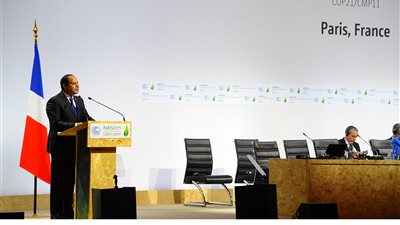تفاصيل كلمة «السيسي» الثالثة في قمة المناخ بباريس.. الرئيس: أفريقيا الأكثر تأثرًا بالتغيرات المناخية.. نستهدف التوصل لاتفاق دولى للتصدى لمخاطر البيئة.. ويطالب بتحقيق التنمية لإنتاج الطاقة ال
