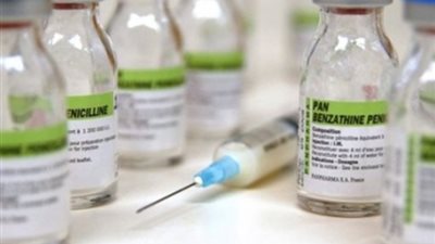 «ليلة سقوط محتكري البنسلين».. القبض على المتسببين باختفاء العقار من السوق.. رئيس أكديما يستغل منصبه ويحتكر العلاج لصالح شركته الخاصة.. الرقابة الإدارية تضبطه.. ووزير الصحة ينهي الأزمة بضخ مل